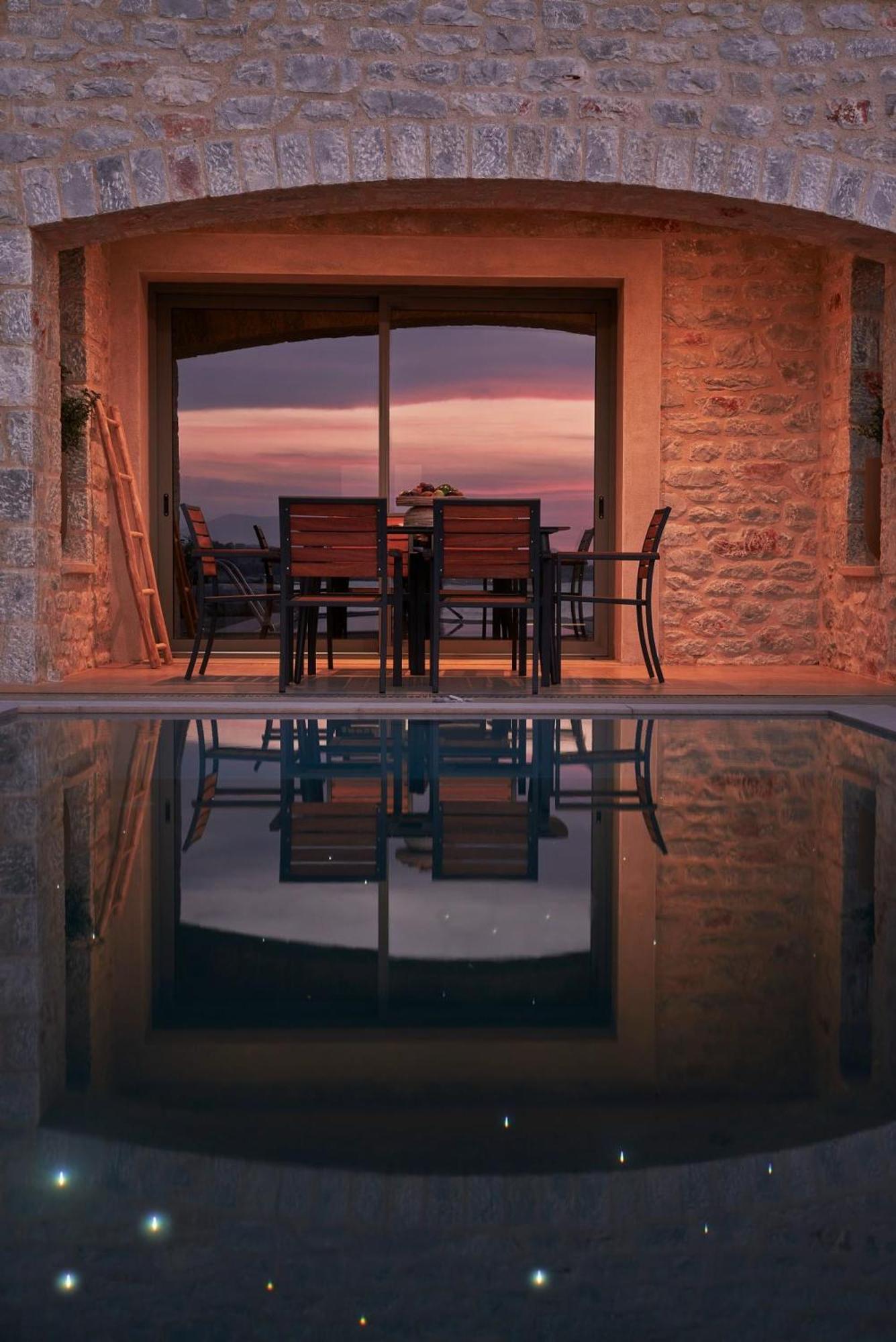 Beachfront Alassa Villas With Private Pools Kotronion  エクステリア 写真